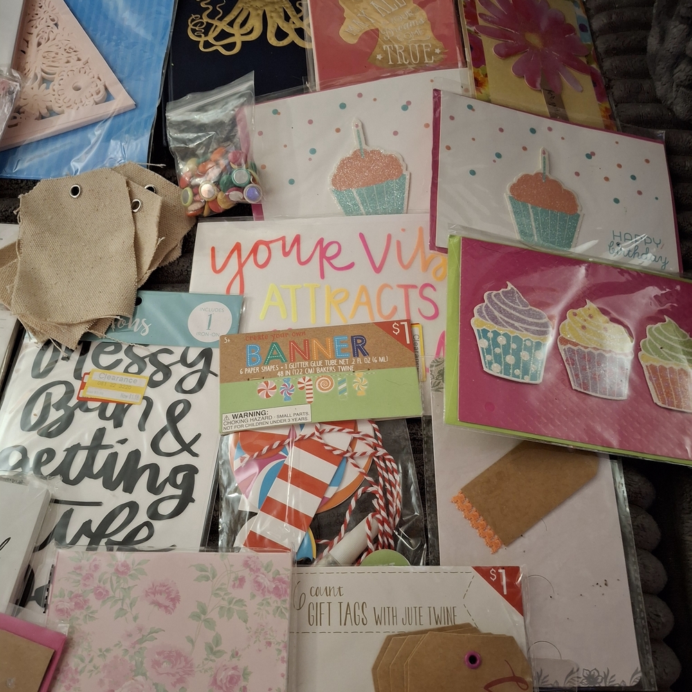 Assorted Greeting Cards Collection - Picture 6 of 10